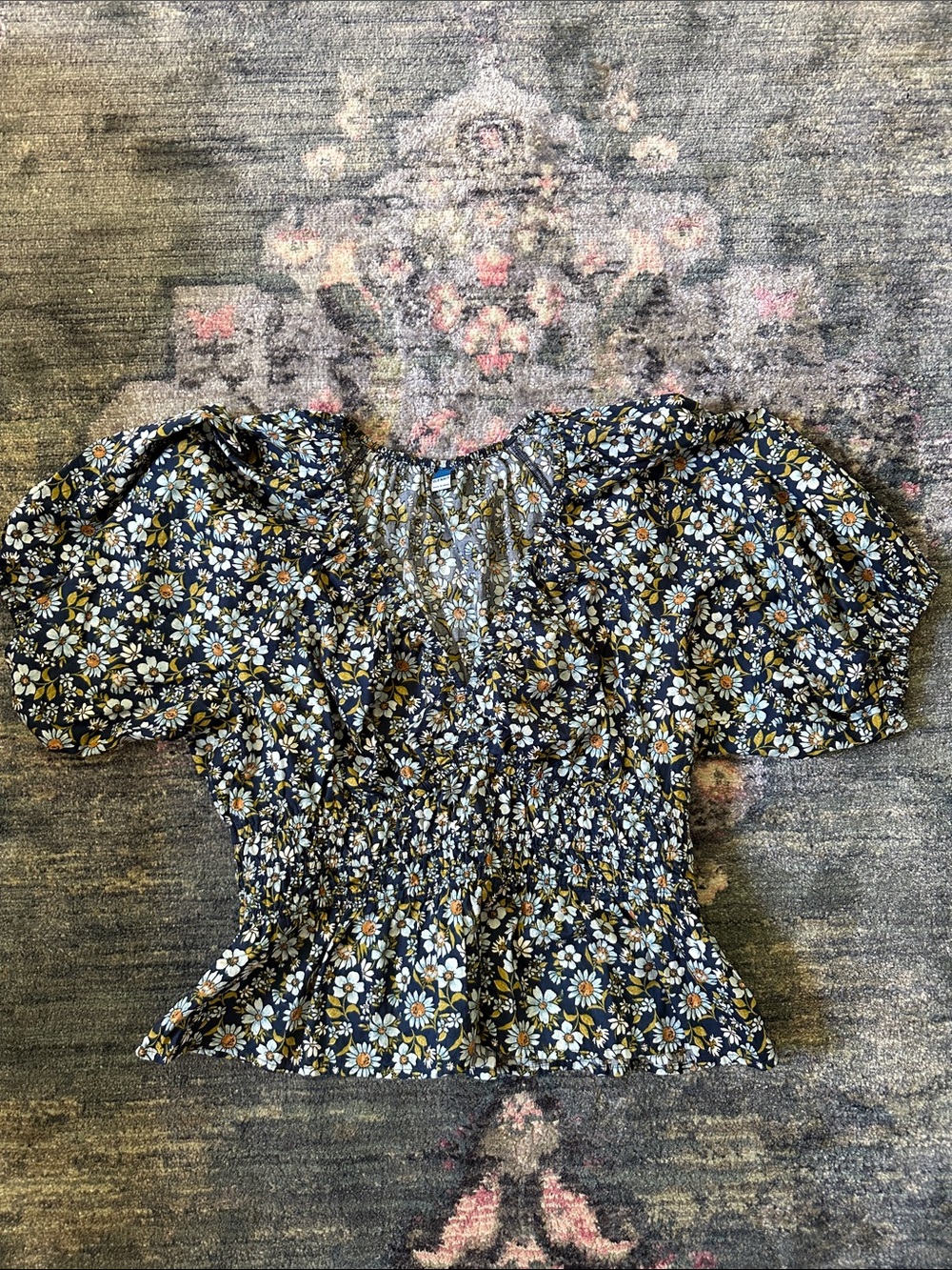 Old Navy Black Floral Puff-Sleeve Smocked Waist Top Women’s Medium Like New